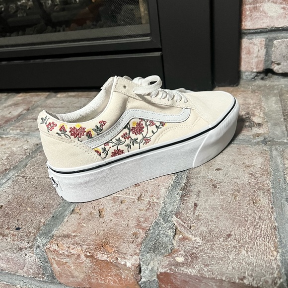 Vans Old Skool Stackform Floral Embroidery Platform Shoes - Picture 1 of 4